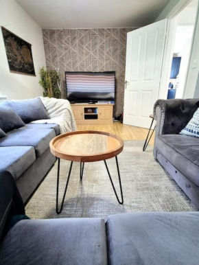 Home from Home 3 bed,2 bath house with garden&parking near centre&tram stop